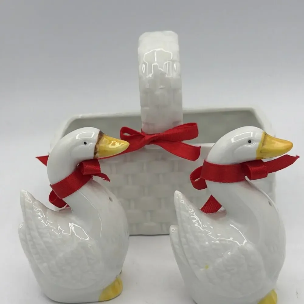 Vintage White Goose Geese Ducks In A Basket Salt & Pepper Shaker Set Cottagecore
